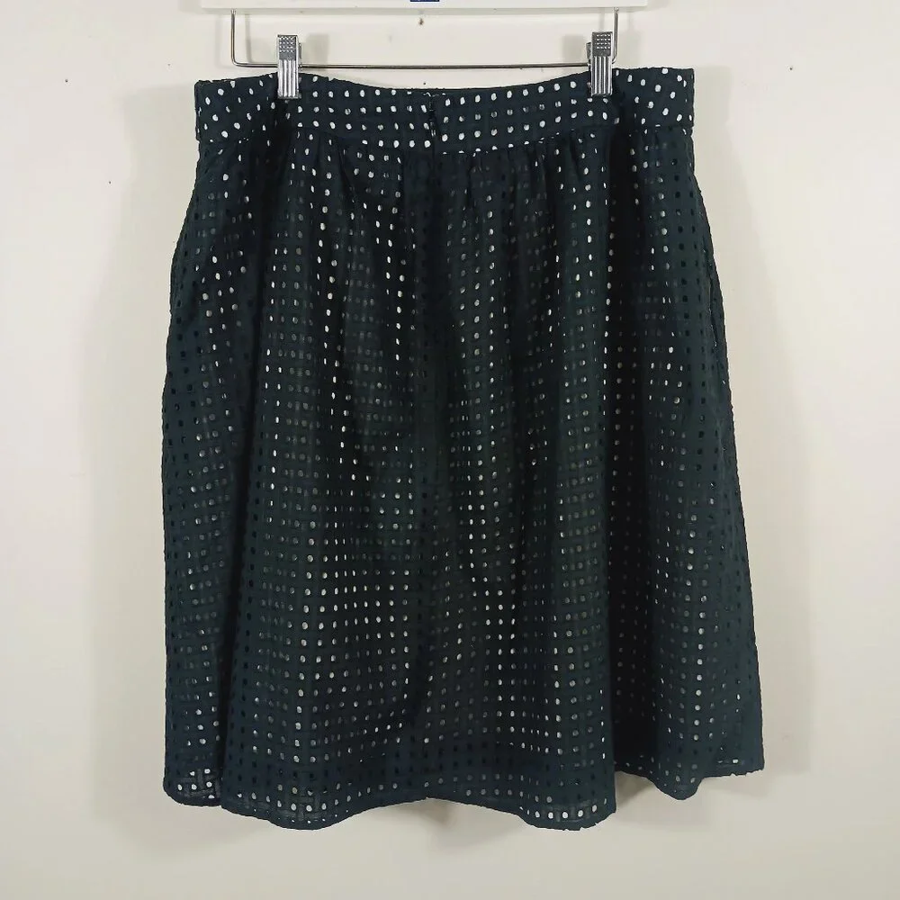 Dennis Basso Black Eyelet Pleated Skirt, White Lining, Size 14, Pockets, Classic